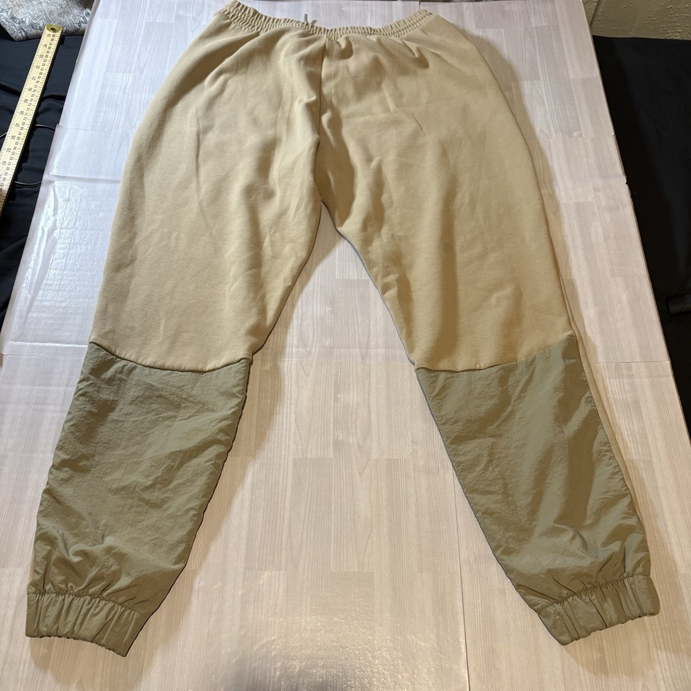 Gymshark Venture Joggers Men's Size L Beige/Olive Sweatpants Sporty Utility Gym - Picture 10 of 11